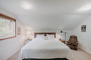 77mbr - Wi-fi - Fireplace - Pets Ok - Bbq 3 Bedroom Cabin by RedAwning