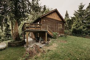 77mbr - Wi-fi - Fireplace - Pets Ok - Bbq 3 Bedroom Cabin by RedAwning