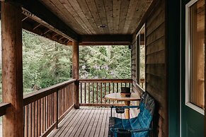 77mbr - Wi-fi - Fireplace - Pets Ok - Bbq 3 Bedroom Cabin by RedAwning