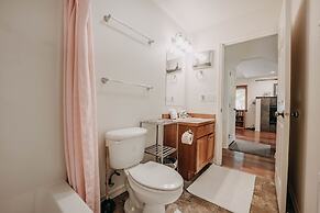 77mbr - Wi-fi - Fireplace - Pets Ok - Bbq 3 Bedroom Cabin by RedAwning