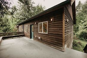 77mbr - Wi-fi - Fireplace - Pets Ok - Bbq 3 Bedroom Cabin by RedAwning