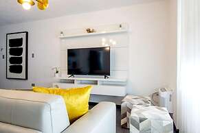 1 Bed 1 Bath 1 Parking Boutique Apt