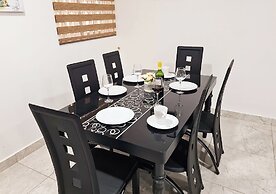 Gorgeous Quiet & Comfy Close to Highway