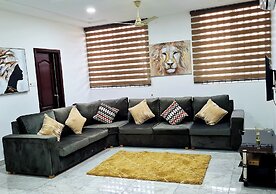 Gorgeous Quiet & Comfy Close to Highway