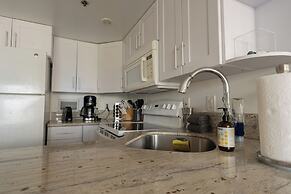 Romanna's Oahu Getaway with Heated Pool & City Views