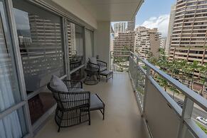 Romanna's Oahu Getaway with Heated Pool & City Views