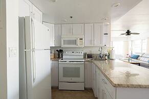 Romanna's Oahu Getaway with Heated Pool & City Views