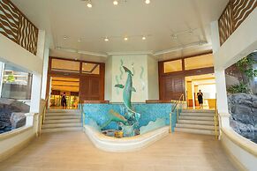 Romanna's Oahu Getaway with Heated Pool & City Views