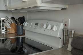 Romanna's Oahu Getaway with Heated Pool & City Views