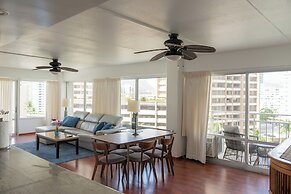 Romanna's Oahu Getaway with Heated Pool & City Views