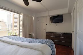 Romanna's Oahu Getaway with Heated Pool & City Views