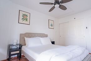 Romanna's Oahu Getaway with Heated Pool & City Views