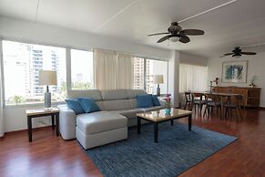 Romanna's Oahu Getaway with Heated Pool & City Views