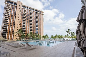 Romanna's Oahu Getaway with Heated Pool & City Views