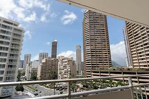 Romanna's Oahu Getaway with Heated Pool & City Views