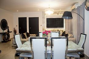 Immaculate Beauty Gem Location Pools Gym