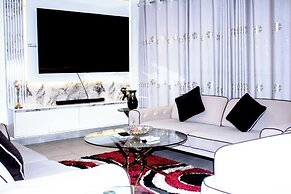 Immaculate Beauty Gem Location Pools Gym