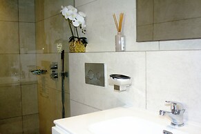 Immaculate Beauty Gem Location Pools Gym