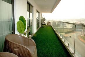 Immaculate Beauty Gem Location Pools Gym