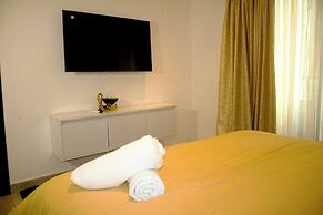 Immaculate Beauty Gem Location Pools Gym