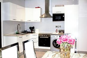 Immaculate Beauty Gem Location Pools Gym