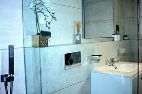 Immaculate Beauty Gem Location Pools Gym