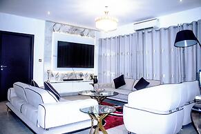 Immaculate Beauty Gem Location Pools Gym