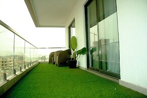 Immaculate Beauty Gem Location Pools Gym