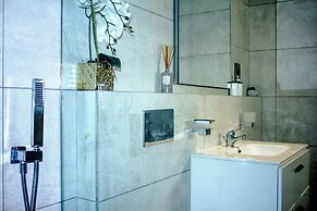 Immaculate Beauty Gem Location Pools Gym