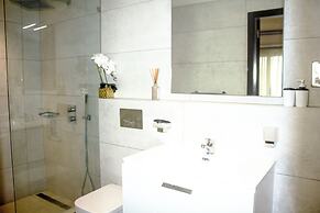 Immaculate Beauty Gem Location Pools Gym