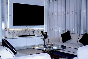 Immaculate Beauty Gem Location Pools Gym