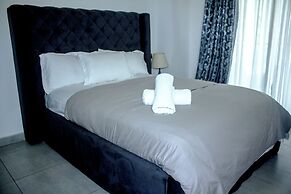 Immaculate Beauty Gem Location Pools Gym