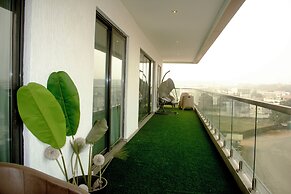 Immaculate Beauty Gem Location Pools Gym