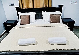 Modern Comfy & Quiet  Close to Highway