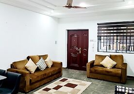 Modern Comfy & Quiet  Close to Highway