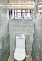 Modern Comfy & Quiet  Close to Highway