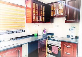 Modern Comfy & Quiet  Close to Highway