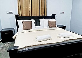 Modern Comfy & Quiet  Close to Highway