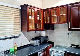 Modern Comfy & Quiet  Close to Highway