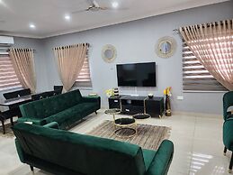 Spacious Luxury 3Bed Hse in Tema Netflix