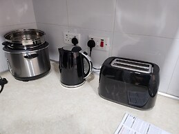 Spacious Luxury 3Bed Hse in Tema Netflix