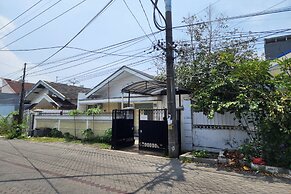 OYO Life 93977 Suterejo Homestay Syariah