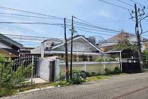 OYO Life 93977 Suterejo Homestay Syariah