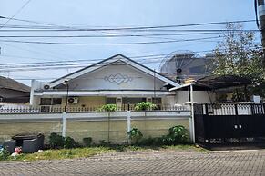 OYO Life 93977 Suterejo Homestay Syariah