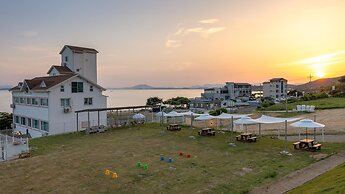 Yeosu Canada meo Village pet Pension