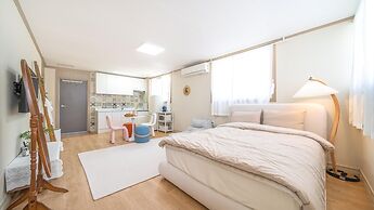 Yeosu Canada meo Village pet Pension