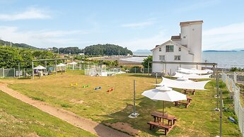 Yeosu Canada meo Village pet Pension