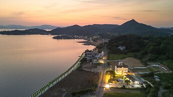 Yeosu Canada meo Village pet Pension