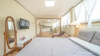 Yeosu Canada meo Village pet Pension