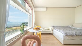 Yeosu Canada meo Village pet Pension